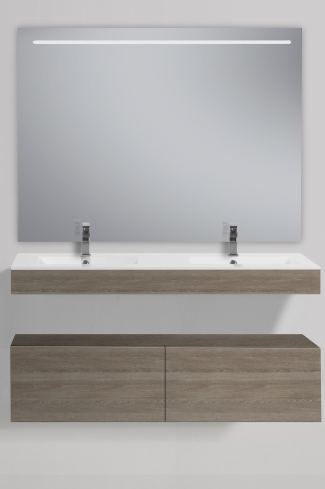 <p>
	Conjunto de mueble de baño realizado en material laminado color madera con microrelieve que le aporta mayor naturalidad de 19mm con tratamiento antibacteriano con cajón con sistema amortiguado suave . Lavabo cerámico de color blanco y espejo con iluminación integrada incluidos.Grifo no incluido. Fabricado en España. </p>
