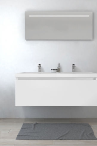 <p>
	Pack formado por mueble de baño realizado en tablero laminado con un cajón totalmente extraíble y cierre softclosing. Lavabo de resina y espejo con iluminación LED incluidos. Made in Europe.</p>
