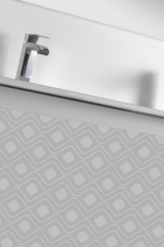 <p>
	Pack formado por mueble de 120 cm realizado en material estratificado alto brillo con frontal decorado mediante técnica láser. Cajón totalmente extraible y cierre soft-closing. Incluye lavabo cerámico de color blanco con dos senos, espejo y foco iluminación LED de 100cm. Fabricado en España.</p>

