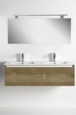 <p>
	Pack formado por mueble de 120 cm realizado en material laminado acabado madera con frontal decorado mediante técnica láser. Cajón totalmente extraible y cierre soft-closing. Incluye lavabo cerámico de color blanco, espejo liso  y un foco iluminación LED de 100cm. Fabricado en España.</p>
