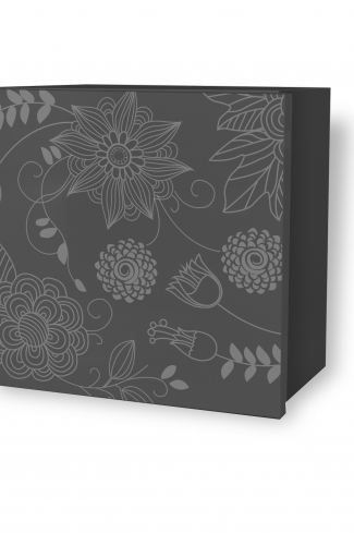 <p>
	Complemento de baño de 35x35 cm realizado en material estratificado alto brillo con decoración realizada en láser con puerta de 19 mm con cierre amortiguado suave. Incluye una estanteria interior. Made in Spain.</p>
