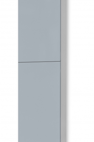 <p>
	Complemento de baño de 35x140 cm realizado en material laminado con puerta estraticada de 19 mm con cierre softclosing. Incluye cinco estanterías interiores. Made in Spain.</p>
