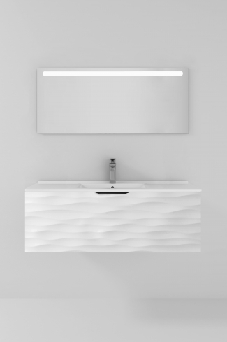 <p>
	Pack formado por mueble de baño realizado en material DM, lacado alto brillo con relieve. Está formado por un cajón con tirador negro totalmente extraible con cierre softclosing. Incluye lavabo cerámico encimera y espejo con iluminación LED. Made in Spain. </p>
