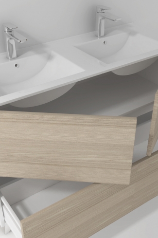 <p>
	Pack compuesto por mueble de baño realizado en material laminado, formado por dos puertas y un cajón inferior. Bisagras con cierre softclosing testadas a 80.000 ciclos regulables en los tres ejes. Colgadores a pared capaces de soportar hasta 30 Kg por colgador. Patas aluminio acabado cromo brillo. Cantos realizados en PVC de 1mm. Incluye lavabo cerámica y espejo con iluminación LED. Fabricado en España</p>
