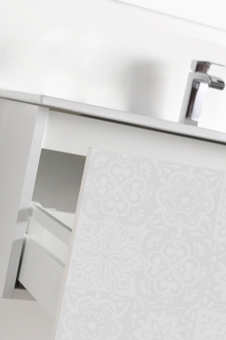 <p>
	Pack formado por mueble de 100 cm realizado en material estratificado alto brillo con frontal decorado mediante técnica láser. Cajón totalmente extraible y cierre soft-closing. Incluye lavabo cerámico de color blanco, espejo y foco iluminación LED de 80cm. Fabricado en España.</p>
