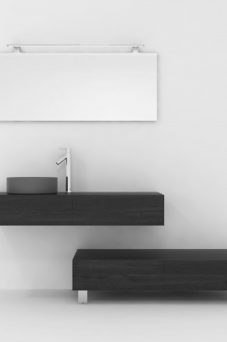 <p>
	Pack compuesto por dos muebles de baño realizados en tablero de partículas laminado de 19mm. Un mueble suspendido con un cajón con cierre suave y otro módulo con patas y dos cajones con cierre suave. Colgadores a pared capaces de soportar hasta 30 Kg por colgador. Cantos realizados en PVC de 1 mm. Lavabo sobreencimera a juego, espejo liso con foco iluminación LED de 100 cm de 9,6 W con 600 lumenes y temperatura de color de 6000 K LED incluidos. Fabricado en España. Grifo no incluido. </p>
