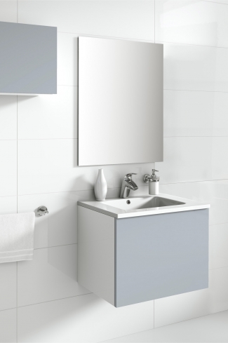 <p>
	Mueble de baño de 60 cm, realizado en material laminado de 19 mm y una puerta de material estratificado alto brillo de gran capacidad y cierre soft-closing. Lavabo y complementos no incluidos. </p>
