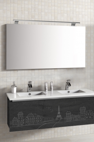 <p>
	Pack formado por mueble de 120 cm realizado en material laminado acabado madera con frontal decorado mediante técnica láser. Cajón totalmente extraible y cierre soft-closing. Incluye lavabo cerámico de color blanco, espejo liso  y un foco iluminación LED de 100cm. Fabricado en España.</p>
