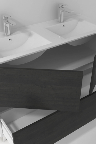 <p>
	Pack compuesto por mueble de baño realizado en material laminado, formado por dos puertas y un cajón inferior. Bisagras con cierre softclosing testadas a 80.000 ciclos regulables en los tres ejes. Colgadores a pared capaces de soportar hasta 30 Kg por colgador. Patas aluminio acabado cromo brillo. Cantos realizados en PVC de 1mm. Incluye lavabo cerámica y espejo con iluminación LED. Fabricado en España</p>
