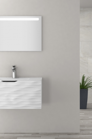 <p>
	Pack formado por mueble de baño realizado en material DM, lacado alto brillo con relieve. Está formado por un cajón con tirador negro totalmente extraible con cierre softclosing. Incluye lavabo cerámico encimera y espejo con iluminación LED. Made in Spain. </p>
