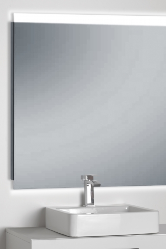 <div>
	Espejo de baño con marco  4 lados en termoplastico de 22 mm blanco. Espejo al aire. Aplicación barniz de seguridad contra rotura cristal. Tira led 9,6W/m IP65 - 5500ºk</div>
<div>
	Colgadores e instruciones incluidos dentro del embalaje. Con sistema antivaho y sensor de movimiento para el encendido de la luz.</div>
