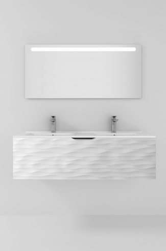 <p>
	Pack formado por mueble de baño realizado en material DM, lacado alto brillo con relieve. Está formado por un cajón con tirador negro totalmente extraible con cierre softclosing. Incluye lavabo cerámico encimera doble seno y espejo con iluminación LED. Made in Spain. </p>
