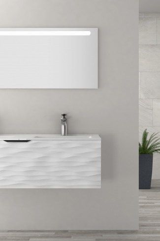 <p>
	Pack formado por mueble de baño realizado en material DM, lacado alto brillo con relieve. Está formado por un cajón con tirador negro totalmente extraible con cierre softclosing. Incluye lavabo cerámico encimera doble seno y espejo con iluminación LED. Made in Spain. </p>
