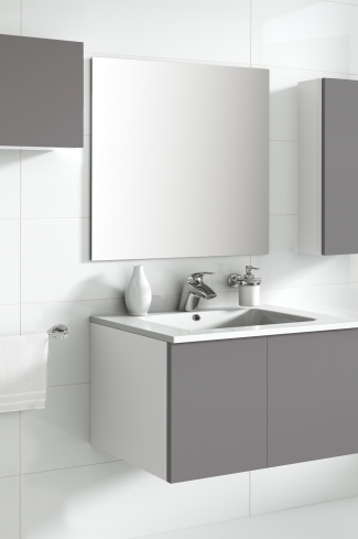 <p>
	Mueble de baño de 80 cm, realizado en material laminado de 19 mm y dos puertas de material estratificado alto brillo de gran capacidad y cierre soft-closing. Lavabo y complementos no incluidos. </p>
