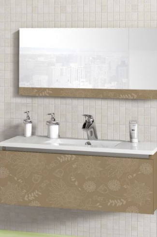 <p>
	Conjunto de mueble de baño realizado en material estratificado alto brillo de 19 mm con cajón con sistema amortiguado suave y decoración realizado mediante técnica láser. Lavabo cerámico de color blanco y espejo sobre tablero con decoración láser 44x90 incluidos.Grifo no incluido. Fabricado en España. </p>

