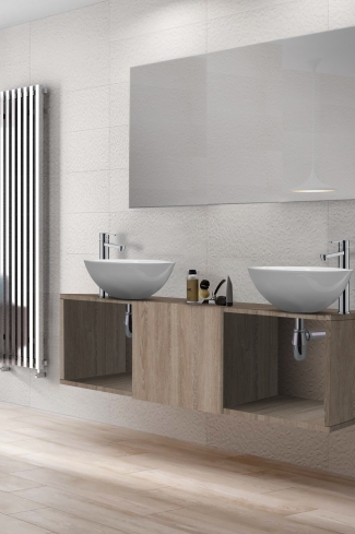 <p>
	Mueble de baño de 120 cm realizado en material laminado color madera de 19 mm con microrelieve que le da más naturalidad y tratamiento antibacteriano formado por una puerta y dos espacios decorativos. Puertas con sistema de cierre softclosing. Lavabo cerámico de color blanco incluido. Grifo no incluido.</p>
