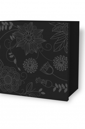 <p>
	Complemento de baño de 35x35 cm realizado en material estratificado alto brillo con decoración realizada en láser con puerta de 19 mm con cierre amortiguado suave. Incluye una estanteria interior. Made in Spain.</p>
