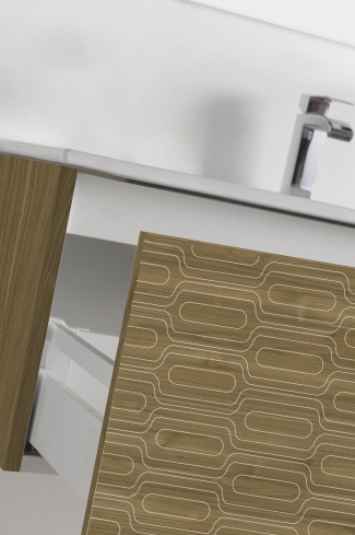 <p>
	Pack formado por mueble de 80 cm realizado en material laminado acabado madera con frontal decorado mediante técnica láser. Cajón totalmente extraible y cierre soft-closing. Incluye lavabo cerámico de color blanco, espejo y foco iluminación LED de 60cm. Fabricado en España.</p>
