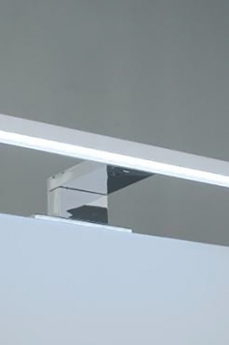 <p>
	Iluminación  mediante sistema LED  de 30 cm de longitud con Pot: 4,8 W. Acabado color cromo</p>
