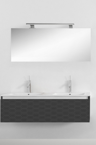 <p>
	Pack formado por mueble de 120 cm realizado en material estratificado alto brillo con frontal decorado mediante técnica láser. Cajón totalmente extraible y cierre soft-closing. Incluye lavabo cerámico de color blanco con dos senos, espejo y foco iluminación LED de 100cm. Fabricado en España.</p>

