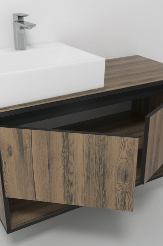 <p>
	Pack compuesto por mueble de baño realizado en material laminado, formado por dos puertas y un espacio decorativo inferior, cantos en negro. Bisagras con cierre softclosing testadas a 80.000 ciclos regulables en los tres ejes. Colgadores a pared capaces de soportar hasta 30 Kg por colgador. Cantos realizados en PVC de 1mm. Incluye lavabo sobreencimera, espejo y foco iluminación LED. Fabricado en España</p>
