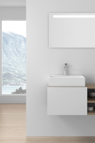 <p>
	Pack compuesto por mueble de baño realizado en material laminado, formado por dos puertas blanco mate y un espacio decorativo. Bisagras con cierre softclosing testadas a 80.000 ciclos regulables en los tres ejes. Colgadores a pared capaces de soportar hasta 30 Kg por colgador. Cantos realizados en PVC de 1mm. Incluye dos lavabos sobreencimera y espejo con iluminación LED. Fabricado en España</p>

