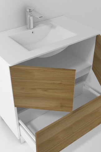 <p>
	Pack compuesto por mueble de baño realizado en material laminado, formado por dos puertas y un cajón inferior. Bisagras con cierre softclosing testadas a 80.000 ciclos regulables en los tres ejes. Colgadores a pared capaces de soportar hasta 30 Kg por colgador. Patas aluminio acabado cromo brillo. Cantos realizados en PVC de 1mm. Incluye lavabo cerámica y espejo con iluminación LED. Fabricado en España</p>
