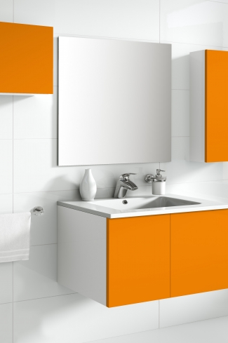 <p>
	Mueble de baño de 80 cm, realizado en material laminado de 19 mm y dos puertas de material estratificado alto brillo de gran capacidad y cierre soft-closing. Lavabo y complementos no incluidos. </p>
