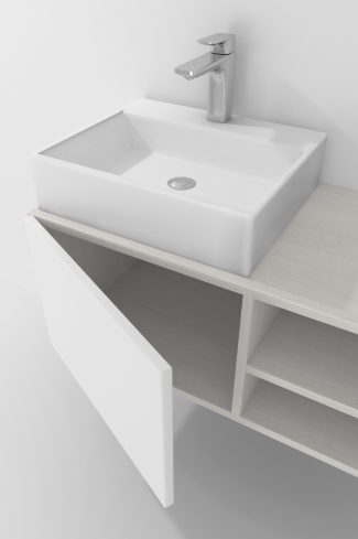 <p>
	Pack compuesto por mueble de baño realizado en material laminado, formado por una puerta blanco mate y un espacio decorativo. Bisagras con cierre softclosing testadas a 80.000 ciclos regulables en los tres ejes. Colgadores a pared capaces de soportar hasta 30 Kg por colgador. Cantos realizados en PVC de 1mm. Incluye lavabo sobreencimera y espejo con iluminación LED. Fabricado en España</p>
