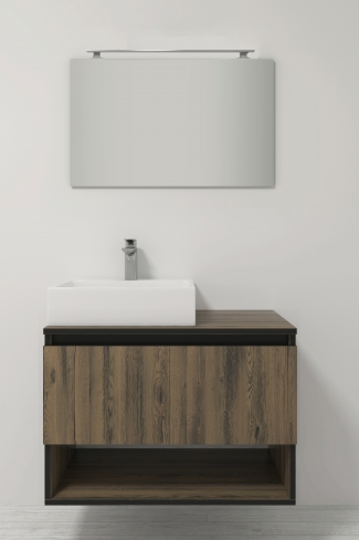 <p>
	Pack compuesto por mueble de baño realizado en material laminado, formado por dos puertas y un espacio decorativo inferior, cantos en negro. Bisagras con cierre softclosing testadas a 80.000 ciclos regulables en los tres ejes. Colgadores a pared capaces de soportar hasta 30 Kg por colgador. Cantos realizados en PVC de 1mm. Incluye lavabo sobreencimera, espejo y foco iluminación LED. Fabricado en España</p>
