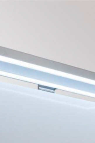 <p>
	Iluminación  mediante sistema LED  de 30 cm de longitud. Pot: 9W. Acabado color cromo</p>
