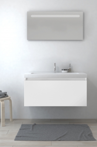 <p>
	Pack formado por mueble de baño realizado en tablero laminado con un cajón totalmente extraíble y cierre softclosing. Lavabo de resina y espejo con iluminación LED incluidos. Made in Europe.</p>
